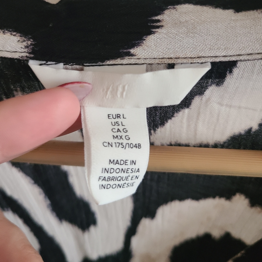 H&M Top - Picture 2 of 3